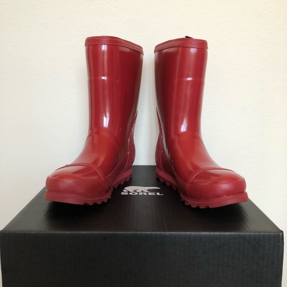 sorel joan rain short boot
